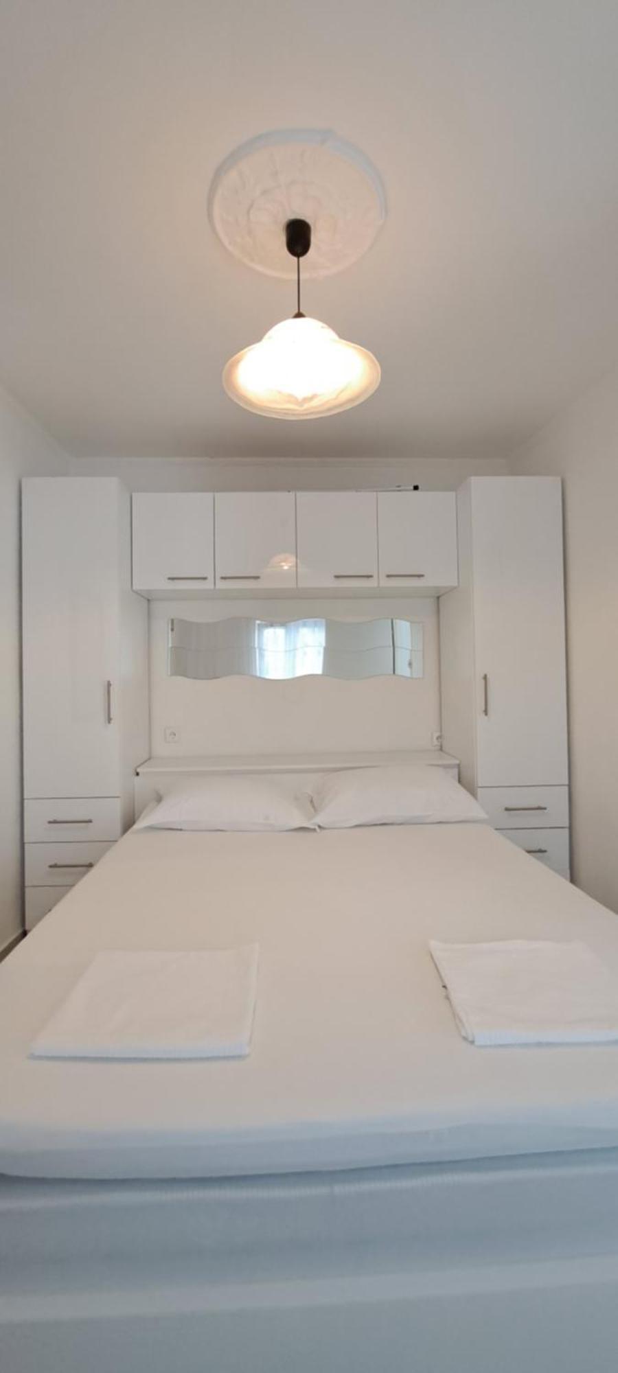 Apartmani Ana-Lora Lopar Eksteriør bilde