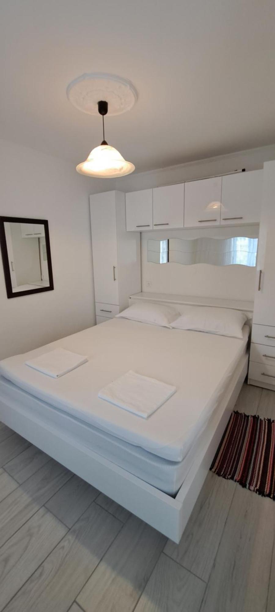 Apartmani Ana-Lora Lopar Eksteriør bilde