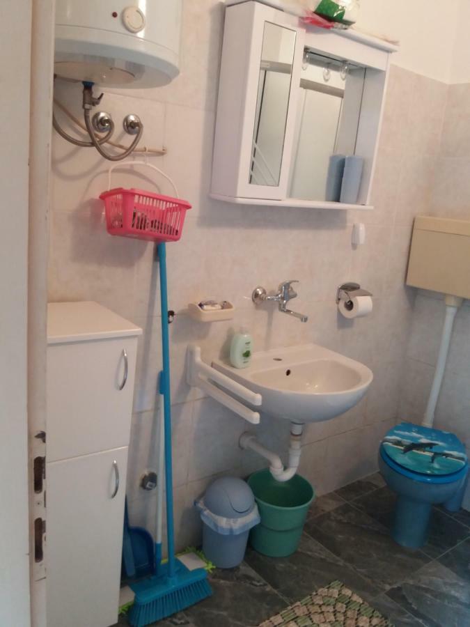 Apartmani Ana-Lora Lopar Eksteriør bilde
